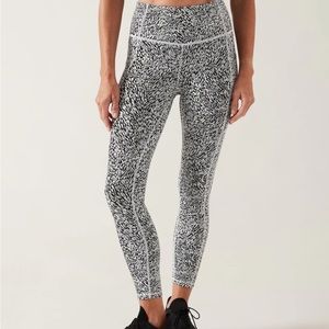 Athleta Ultimate Stash Textured 7/8 Tight